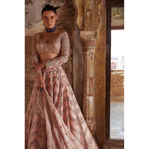 Vestidos de noche de diseñador Hermosa Lehenga Choli con espejo de papel intrincado Zari & Thread Work - Product Image 5