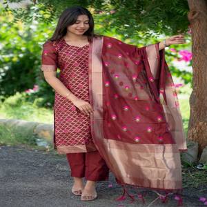 VASTRA COTTAGE Kurta de seda artística color granate con pantalón micro y dupatta con borde de encaje de seda artística, traje étnico para mujer - Product Image 4