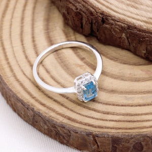 Anillo de Plata de Ley 925 con Circonita Cúbica y Topacio Azul Real de Primera Calidad, Hecho a Mano, Joyería de Cumpleaños para Mujer - Product Image 3