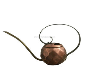 Arrosoir en cuivre pour la maison et le jardin Arrosoir intérieur extérieur en métal au design moderne Parfait pour l'entretien du jardin à un prix abordable - Product Image 1