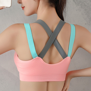 Soutien-gorge de sport sans couture gris pour femme, dos croisé, respirant, séchage rapide, maintien moyen, col rond, couleur unie, détails en maille - Product Image 5