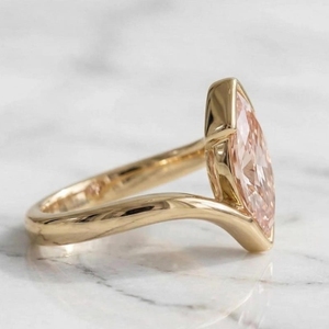 Bague en or jaune 9 carats certifiée IGI avec diamant rose taille marquise de 2 carats VS1, bijou de luxe pour femme, idéal pour fiançailles ou mariage, cadeau de joaillerie fine - Product Image 2