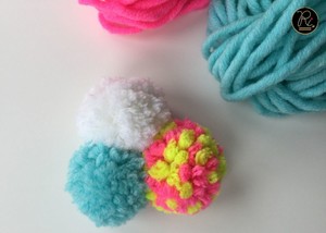 Grande boule pompon multicolore pour un look unique sur la table à manger. Achetez directement auprès du fournisseur au prix de gros. - Product Image 3