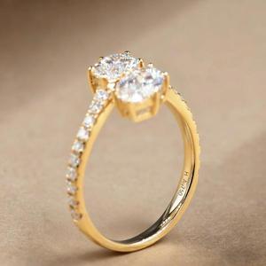 Anillo Toi et Moi con Diamante Blanco Corte Marquesa en Oro Amarillo Sólido con Banda de Pavé Asimétrica de Dos Piedras para Compromiso - Product Image 2