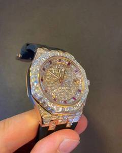Bijoux noirs de l'océan A.P. Montre de qualité supérieure avec bracelet en acier inoxydable serti de diamants Moissanite VVS de 41 mm, mouvement à quartz - Product Image 3