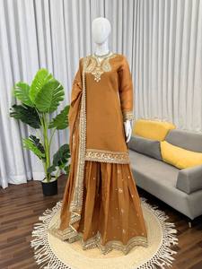 Nouvel ensemble de soirée de créateur : Sharara, Plazzo et Dupatta - Kurta Peplum en soie brodée couleur moutarde avec ensemble Sharara - Product Image 5