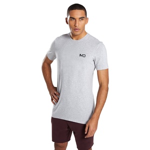 เสื้อยืดผู้ชายขายดี ผ้าเจอร์ซีย์คอตตอน 100% เนื้อผ้าบางเบา แขนสั้น ใส่สบายๆ สำหรับฤดูร้อน รับผลิตแบบ OEM คุณภาพพรีเมียม - Product Image 1