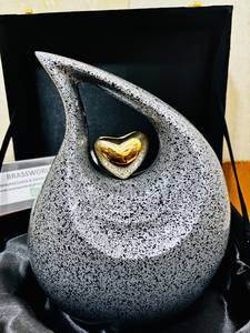 Wholesale Adult American Style Aluminum Tear <b>Drop</b> Urn Durable Eco-Friendly Customizable Cremation Urns Green Velvet <b>Box</b> 3-Year - Product Image 4