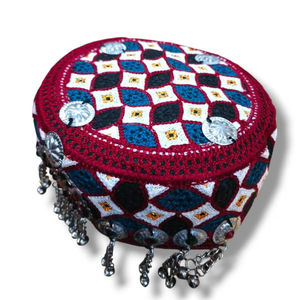 Collar o adorno tribal afgano vintage con monedas antiguas auténticas unidas a cadenas delicadas y cristales de colores. - Product Image 1