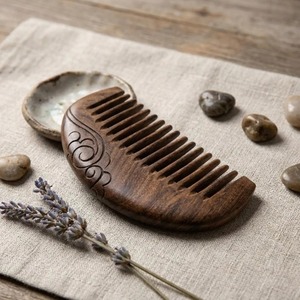 Peine de Madera Natural para el Cabello, Peine de Masaje Duradero y Pulido, Hecho a Mano, Antiestático, para un Cabello Saludable - Product Image 4