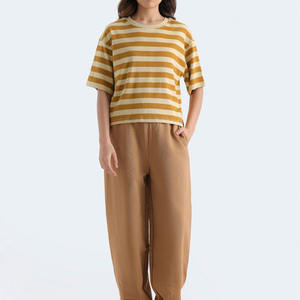 Vente directe d'usine, t-shirts rayés jaune moutarde confortables pour femmes, best-sellers en gros, t-shirt en coton - Product Image 1