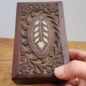 Tradebyd Coiffeuse de luxe en bois massif sculpté Meubles faits à la main pour les boutiques et les maisons patrimoniales - Product Image 1