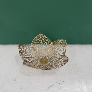 Cuenco decorativo con forma de hoja dorada, bandeja de metal para frutas, elegante centro de mesa, decoración para el hogar - Product Image 4