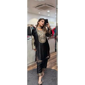 ชุดสูทงานปาร์ตี้สำหรับผู้หญิงดีไซน์เนอร์เย็บปักและเขียนโค้ดตามลำดับสำหรับงานปาร์ตี้ - Product Image 3