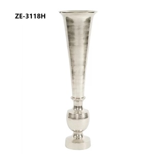 Vase à fleurs en métal cannelé de luxe, design côtier, vase sur pied, fait main, ZAHID EXPORTS, texture verticale élégante, décoration intérieure, export en gros - Product Image 3