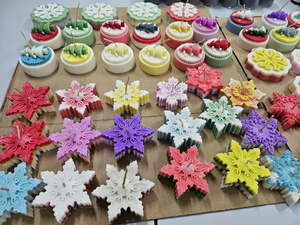 Ensemble cadeau de Noël à prix avantageux, bougies parfumées en forme de Noël, décorations pour magasins de détail, coffret cadeau, Vietnam - Product Image 1