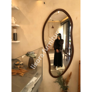Miroir mural encadré en bois irrégulier, design moderne et minimaliste, écologique, pour la décoration intérieure et les anniversaires - Product Image 4