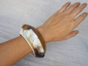 กำไลข้อมือทำมือคุณภาพพรีเมียมจากเขาสัตว์ ดีไซน์โบฮีเมียนธรรมชาติ เครื่องประดับแฟชั่นสำหรับทุกเพศ Tradebyd - Product Image 1