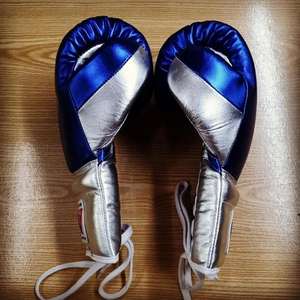 Guantes de Boxeo Profesionales Azul Metálico Plateado, Cuero Genuino de Primera Calidad, Logotipo Personalizado Impreso, Guantes de Muay Thai y Kick Boxing - Product Image 5