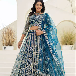 Traje Étnico Indio de Red con Diseño de Mariposa para Boda, Lehenga Choli Pesado con Lentejuelas y Bordados, Conjunto de Dupatta de Red, Materiales Reciclados - Product Image 1