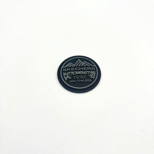 Parche de PVC personalizable con logotipo de marca Opción trasera adhesiva cosida flexible para ropa Prendas Calzado Mochilas Uniformes - Product Image 3