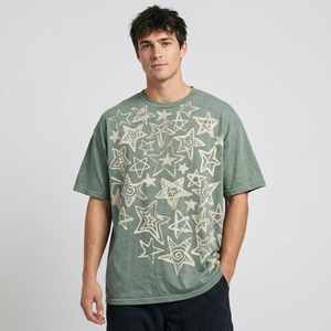 Camiseta Verde Vintage Lavada para Hombre al por Mayor con Estampado de Estrellas en Toda la Superficie, Hombros Caídos, Ajuste Holgado y Cuello Redondo - Product Image 1