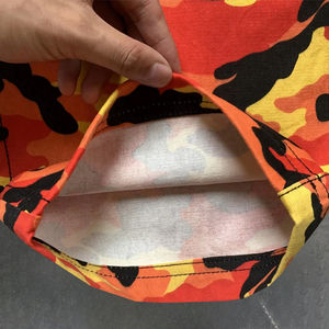 กางเกงคาร์โก้ลายพรางสีส้มพิมพ์ลายกราฟิกผ้าฝ้ายหนานุ่มสำหรับผู้ชาย สไตล์สตรีทแวร์แบบ OEM สั่งทำได้ - Product Image 5