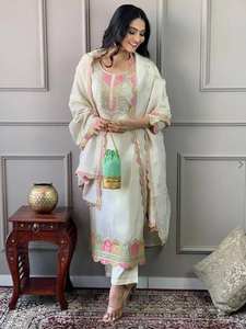 Ensemble Salwar Kameez brodé crème avec dupatta pour femmes |   Ensemble de vêtements ethniques de style pakistanais pour les occasions spéciales - Product Image 2