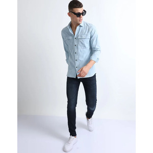 Chemise en jean bleu tendance pour homme avec boutons recouverts, col rabattu tricoté, service OEM de logo personnalisé, chemise habillée - Product Image 6
