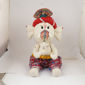 Adorable Peluche Ganpati Crème Faite à la Main, Poupée Religieuse Indienne en Peluche pour Enfants, Décoration de Fête, Vente en Gros - Product Image 1