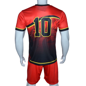 Uniforme de football pour hommes de qualité supérieure - Meilleur prix, nouveau design, 100% polyester, séchage rapide, manches courtes, logo personnalisé sur le devant - Product Image 2