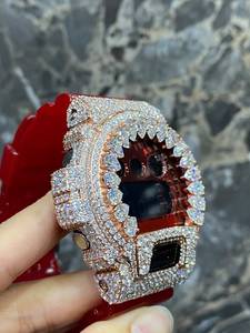 Reloj Analógico de Lujo Rojo con Incrustaciones de Dientes de Tiburón, Bisel de Moissanita, Correa de Acero Inoxidable, Movimiento de Cuarzo, Estilo de Joyería Personalizada - Product Image 4