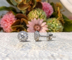 Boucles d'oreilles clous classiques Lurba Jewels en diamant CVD rond, or 14 carats, certifiées IGI, bijoux de mariage pour femme, couleur DE, clarté VVS - Product Image 2