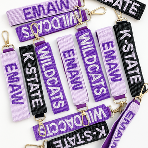 Llavero artesanal de calidad de exportación con bordado único de águilas y cuentas, destaca con patrones de cuentas personalizados y letras de colores. - Product Image 1