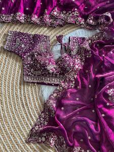 Sari indio de seda pura estilo Bollywood con borde de encaje bordado y blusa, sari para fiesta. - Product Image 2