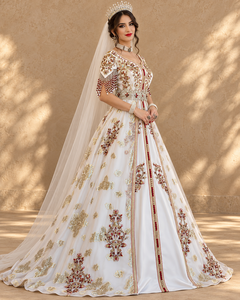 Caftan de mariée algérien rouge rubis ivoire avec broderie dorée, manches à franges de perles, ceinture ornée de bijoux, voile, pour femme, robe longue de soirée arabe respirante, col en V - Product Image 3