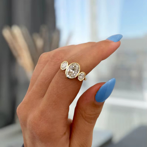 Bague à trois pierres en diamant ovale de 2,02 carats cultivé en laboratoire, sertie clos, pour femme, en or massif 14 carats, pour fiançailles, promesse de mariage, cadeau - Product Image 1