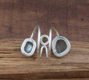 แหวนเงินแท้ 925 ประดับพลอยบลูโทแพซธรรมชาติ ดีไซน์คลาสสิกสำหรับงานแต่งงานและงานปาร์ตี้ แบบครึ่งวง ประดับพลอยหลายเม็ด สำหรับผู้หญิง - Product Image 6