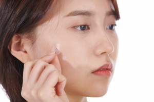 Patch anti-acné invisible ultra-fin |   Fabriqué en Corée |   Hydrocolloïde respirant |   Application EZ Touch Clean - Product Image 2