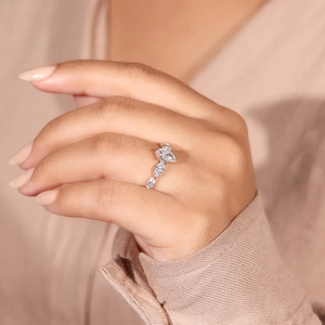 Elegante Anillo de Diamante Cultivado en Laboratorio con Corte Marquesa de Tres Piedras, Certificado VVS2, Oro Sólido de 14K, Anillo de Regalo para Aniversario o Boda - Product Image 3