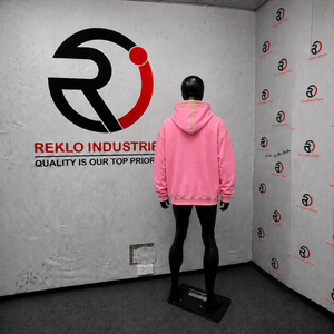 Sudadera con capucha rosa gótica con cremallera, costuras en contraste blancas, estilo oversize, streetwear, logo verde bordado, unisex, ropa de moda punk personalizada - Product Image 4