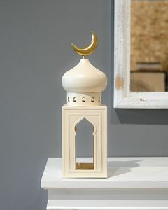 Lanterne en métal en forme de croissant avec découpes complexes, éclairage doux et ambiance chaleureuse pour la décoration festive de la maison pendant le Ramadan - Product Image 3