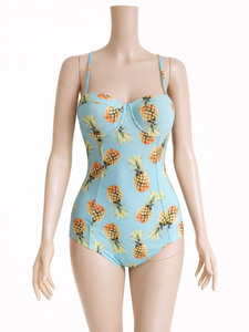 Maillot de bain une pièce vert en nylon extensible de haute qualité 220 GSM, texture douce, logo personnalisé, pour femme - Product Image 2