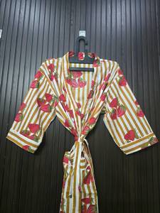 Robe longue pour femmes à rayures imprimées fraises, couleur moutarde, manches longues, col en V, douce, 100% coton, tenue décontractée d'été - Product Image 6