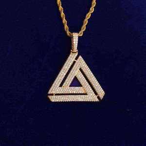 Colgante de Moissanita con Triángulo Geométrico, Totalmente Cubierto de Circonitas, Chapado en Rodio Plateado, Joyería de Moda para Regalo de Boda - Product Image 6