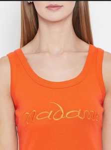 Débardeur orange à col rond pour femme, couleur unie, respirant, tricoté, vêtement de sport, logo imprimé par transfert thermique sur le devant, style décontracté - Product Image 6