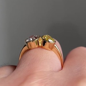 Bague tendance Toi et Moi en or 10K/14K/18K avec diamant de laboratoire ovale jaune poire de 2,00 carats, qualité VVS2, certifié IGI, sertie clos et à bande ouverte - Product Image 5
