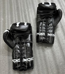 Gants de boxe personnalisés en cuir avec motif de crâne, gants d'entraînement de boxe pour le sparring, le kickboxing et le MMA |   Logo OEM disponible - Product Image 4