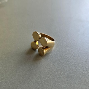 Anillo de disco grueso de oro, anillos circulares geométricos contemporáneos, anillo minimalista de latón para hombre, chapado en oro de 18k, para venta al por mayor - Product Image 5