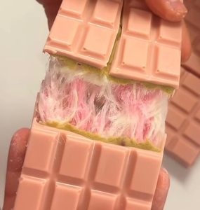 Chocolate estilo Dubái de la mejor calidad, venta al por mayor de fábrica, barra de chocolate blanco de 160 g con pistacho y algodón doce, ¡superventas! - Product Image 5